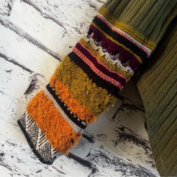 Free People Mixed-Up Cuff Sweater in Green Size Large - Picture 4 of 8